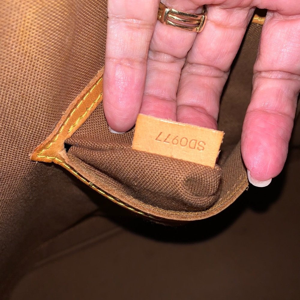 Louis Vuitton Alma Handbag - Picture 12 of 12